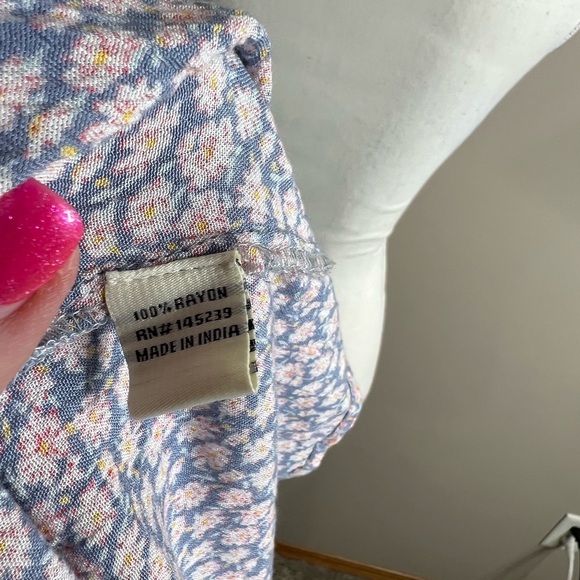 Sim and Sam high low sleeveless blouse size medium - Picture 8 of 10